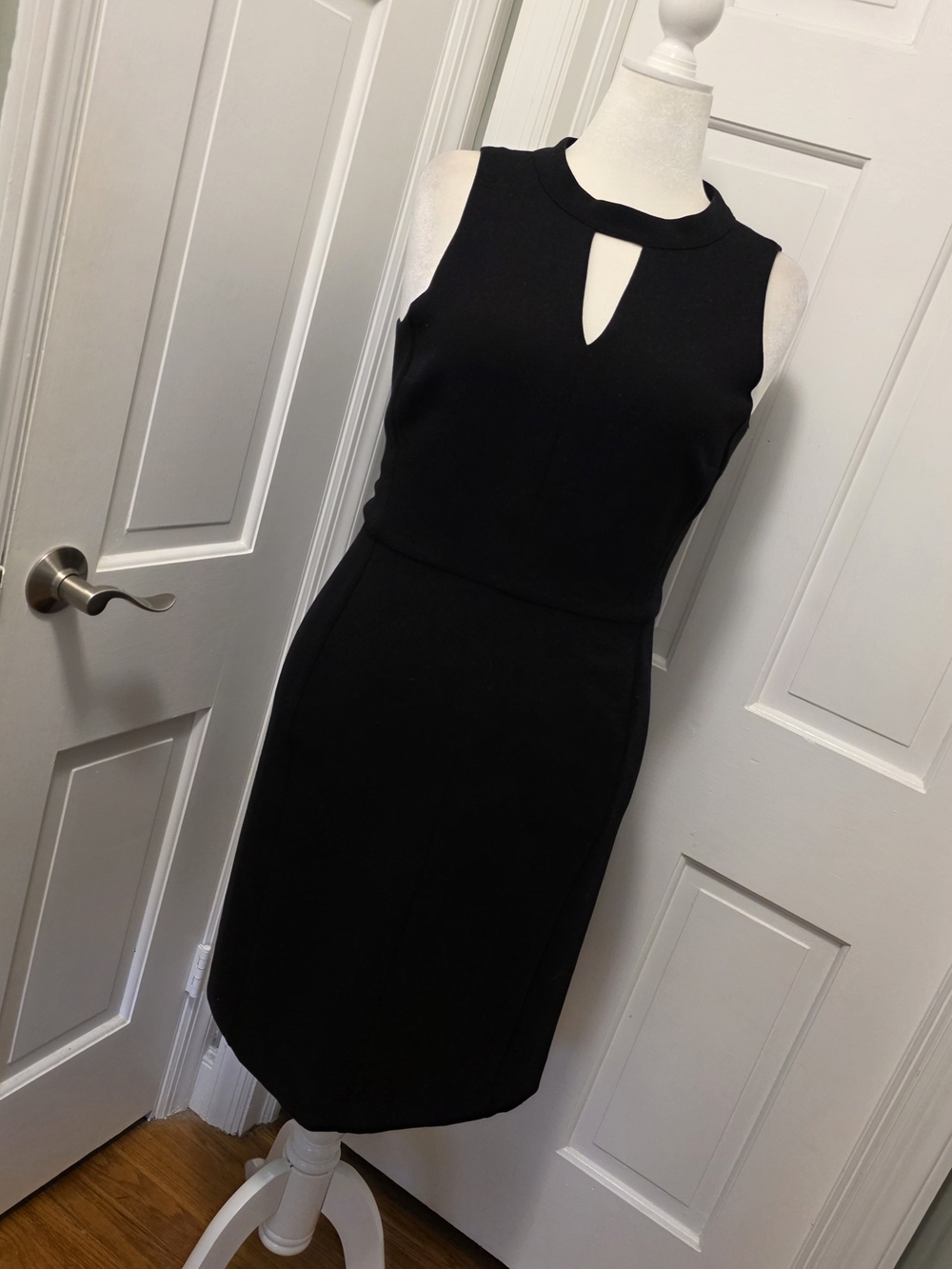 NWT Ann Taylor Loft Classic Black Sleeveless Sheath Dress w/keyhole Neck Sz 12